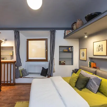 Pantheon By In Apartment